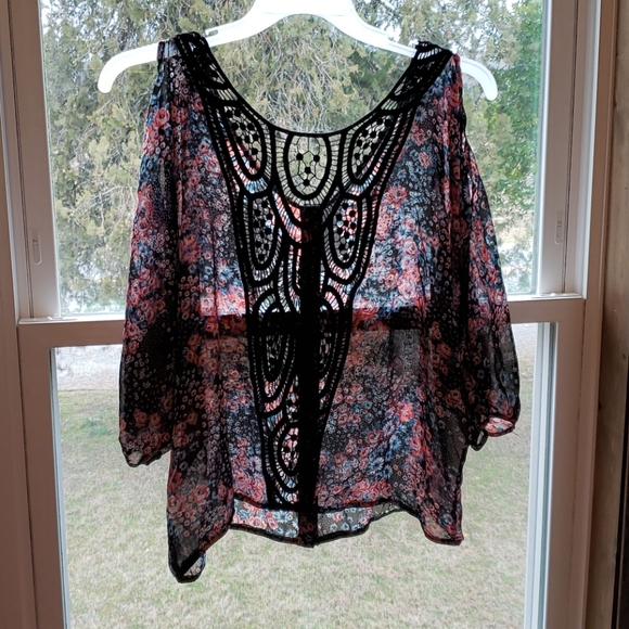 Crochet back flower 🌼 blouse L - Picture 3 of 3